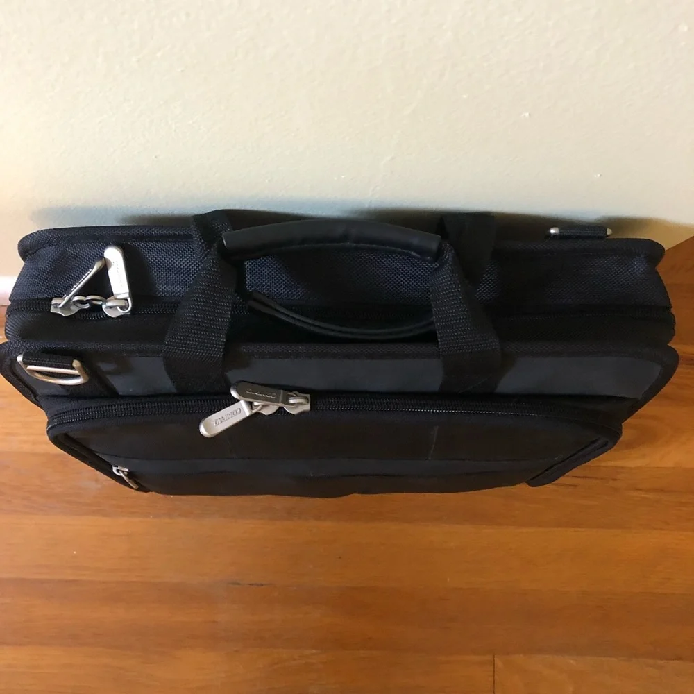 NWOT Black Canvas Compaq laptop with Shoulder Strap and leather Handles